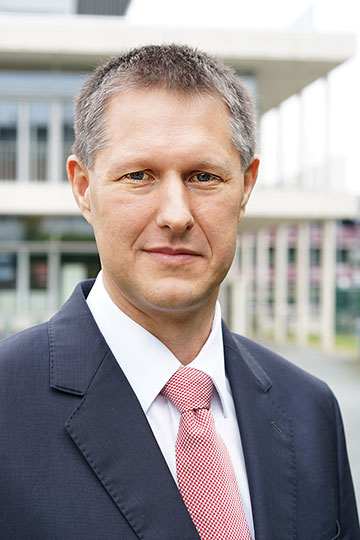 Dr. Arne Schneider